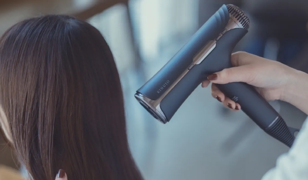 乾かす時間、もっとラクになったら嬉しくないですか？｜KINUJO Silk Premium Dryer Pro